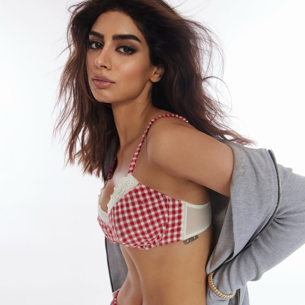 khushi Kapoor sizzling bikini look