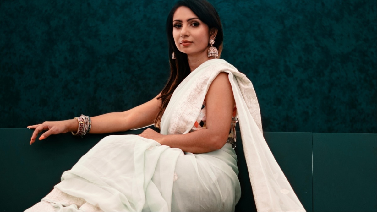 white saree