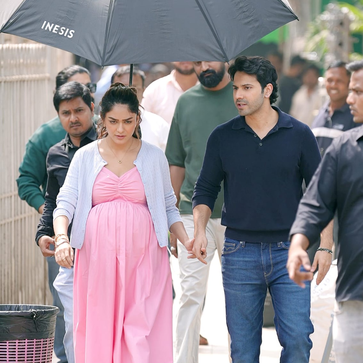 मृणाल ठाकुर-वरुण धवन