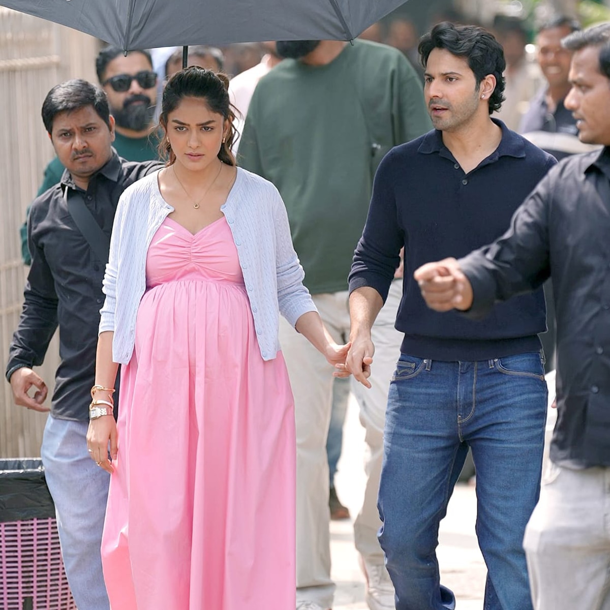 मृणाल ठाकुर-वरुण धवन