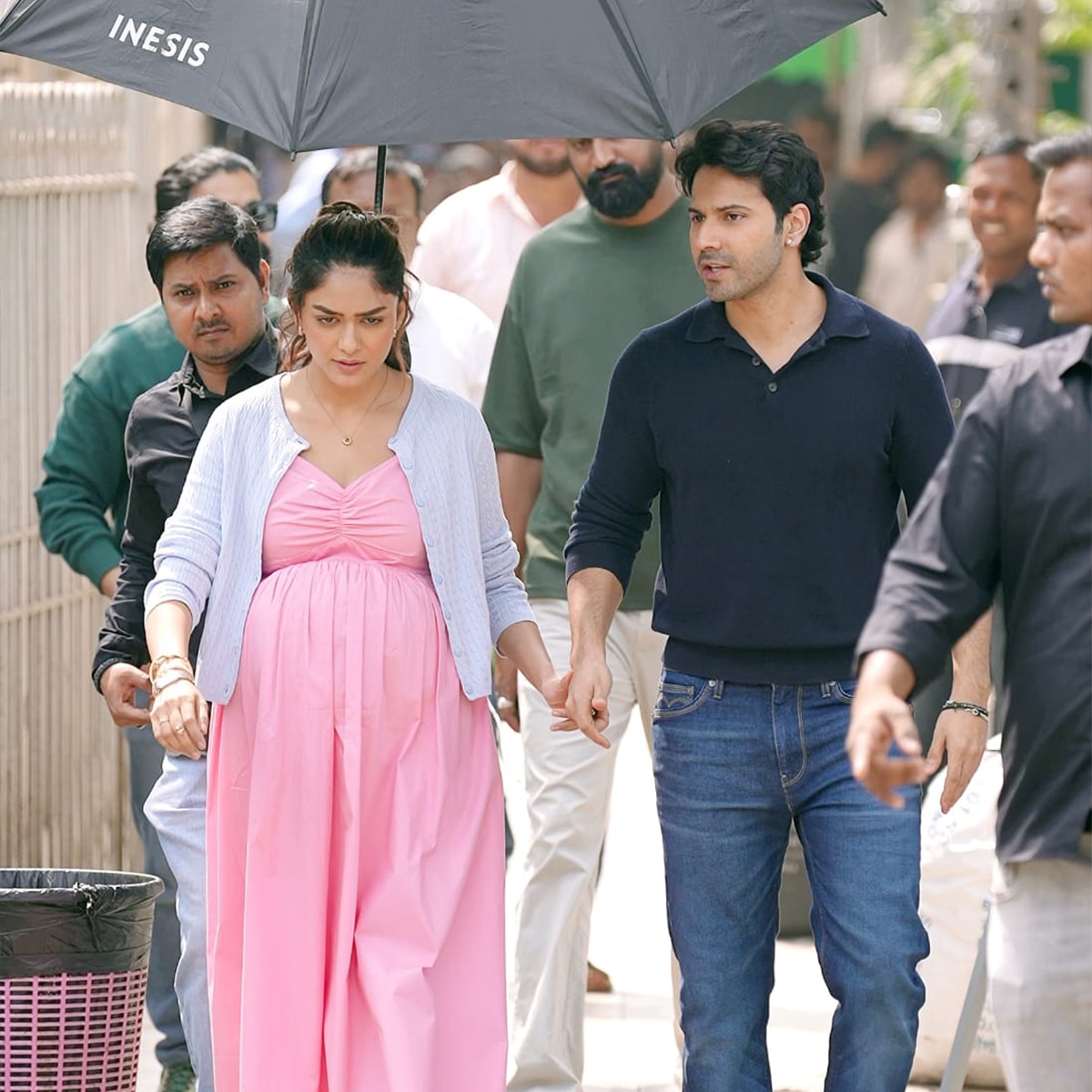 मृणाल ठाकुर-वरुण धवन