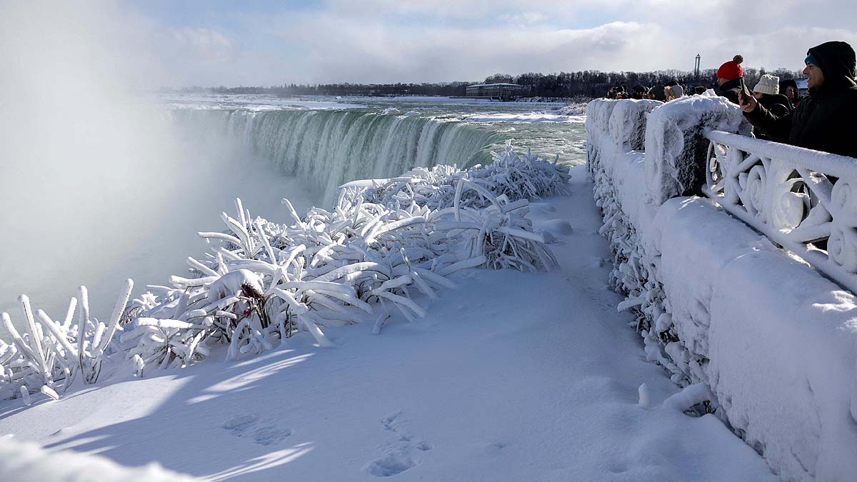 Niagara Falls frozen