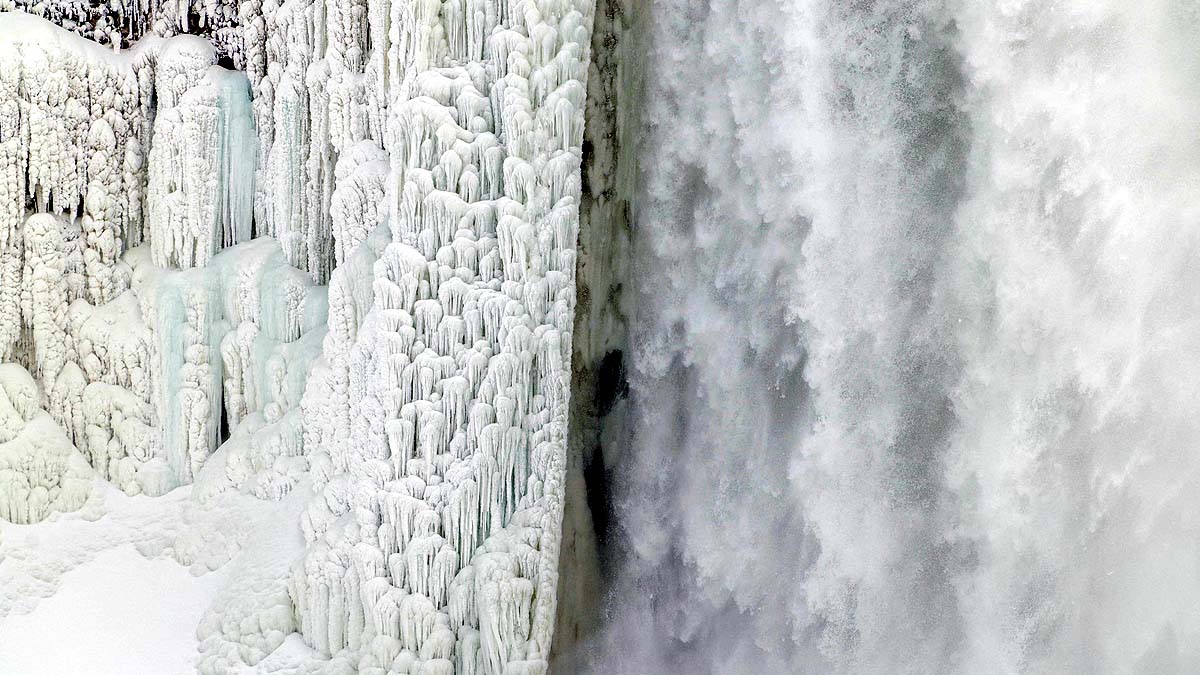 Niagara Falls frozen