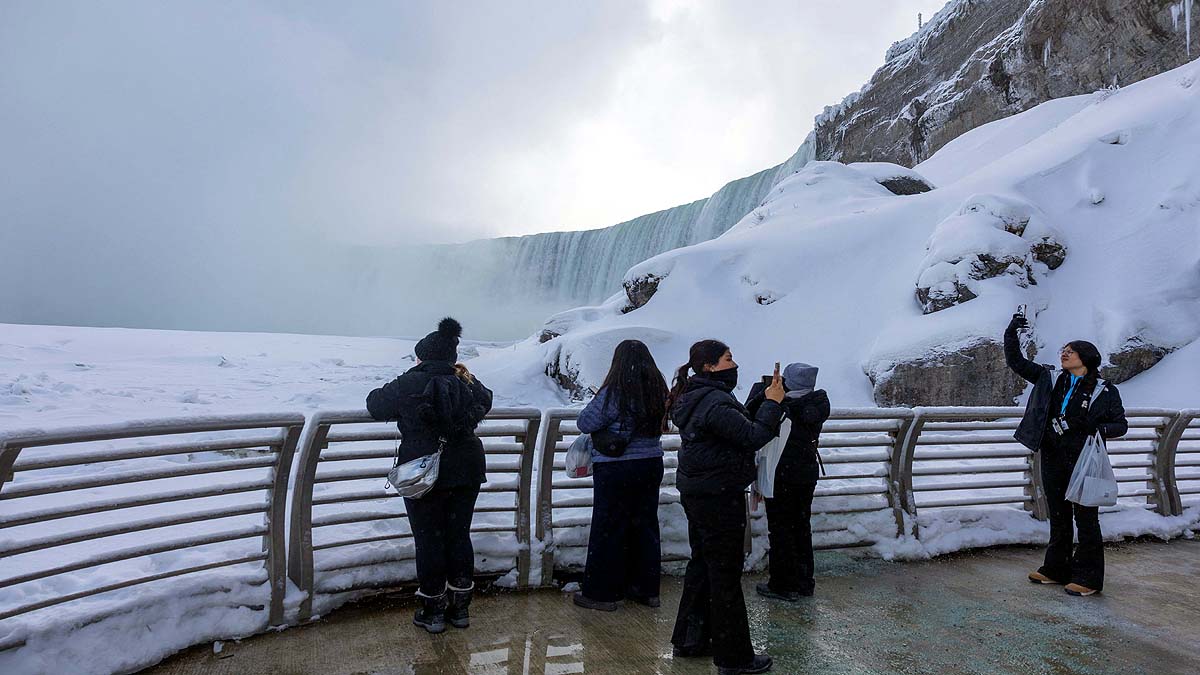 Niagara Falls frozen