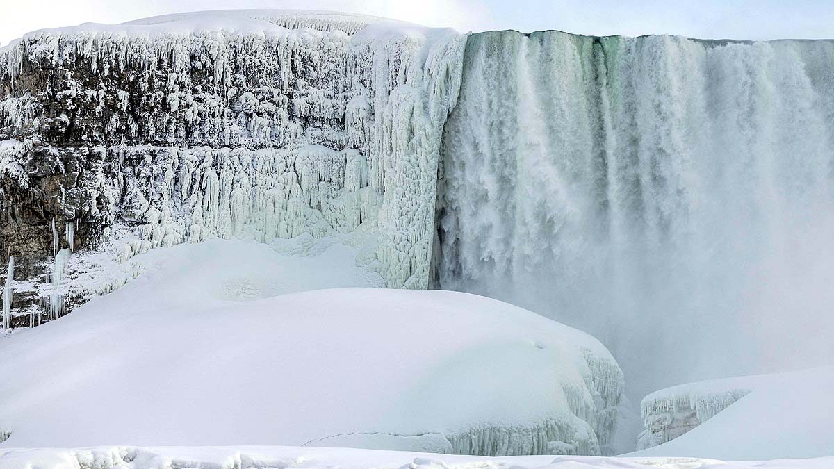 Niagara Falls frozen
