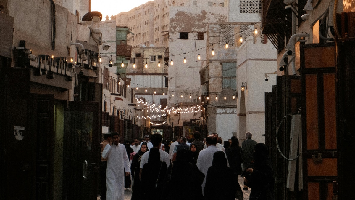 सऊदी की पहली अल्कोहल शॉप,किन्हें मिली हरी झंडी, किसे बैन?