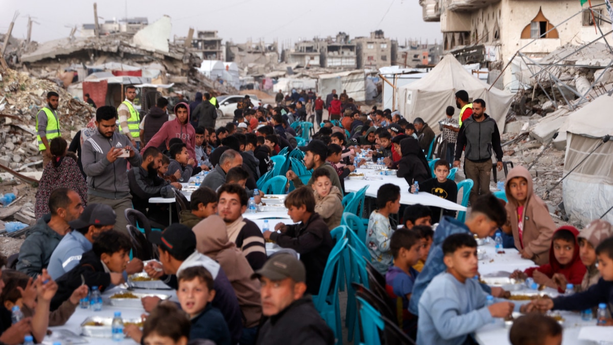 रमजान की शुरुआत खंडहरों में