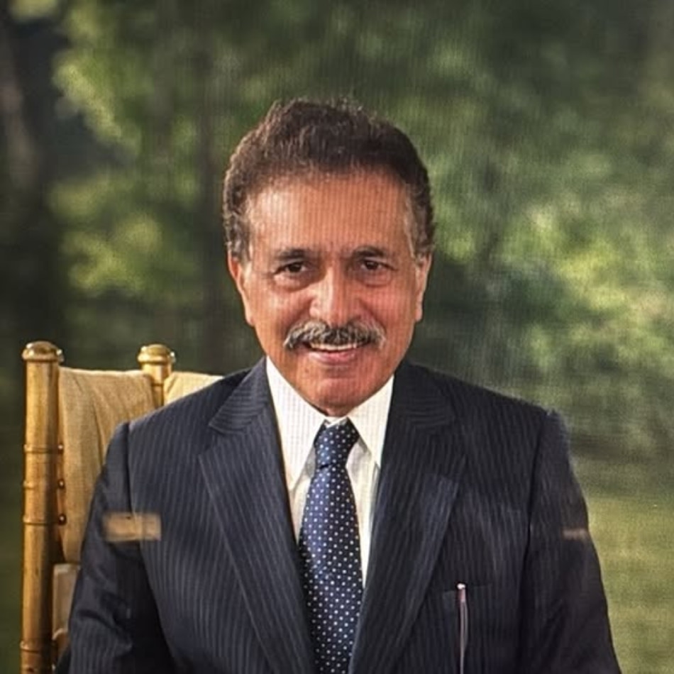 सिद्धार्थ मल्होत्रा, सुनील मल्होत्रा