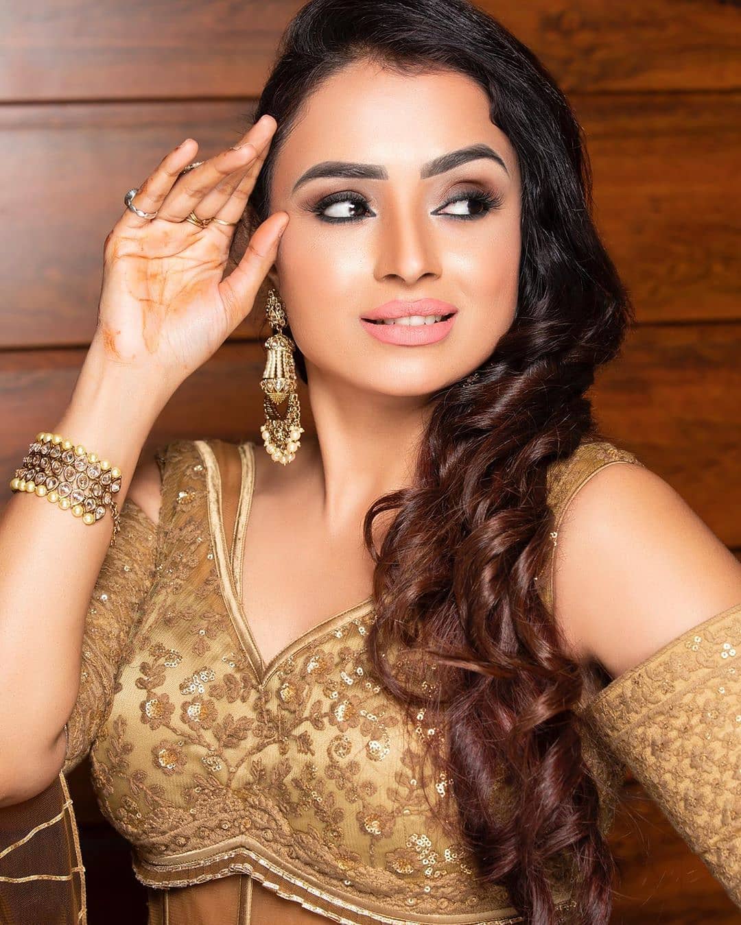 पारूल चौहान 