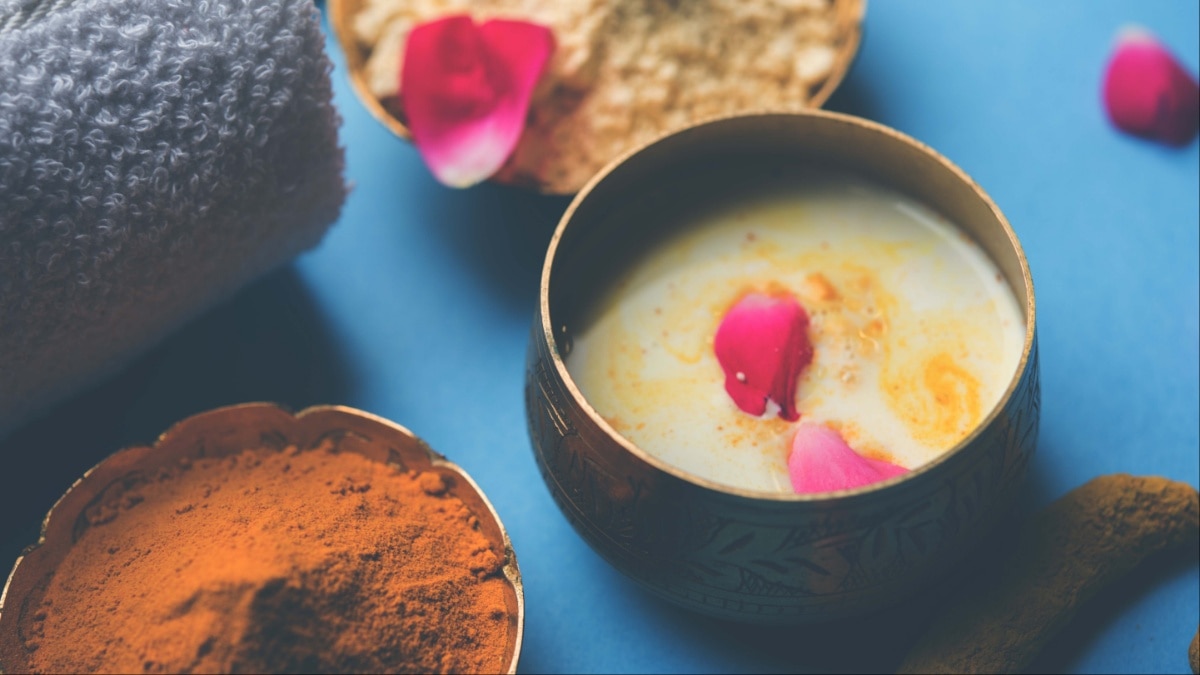 चंदन और दूध का उबटन