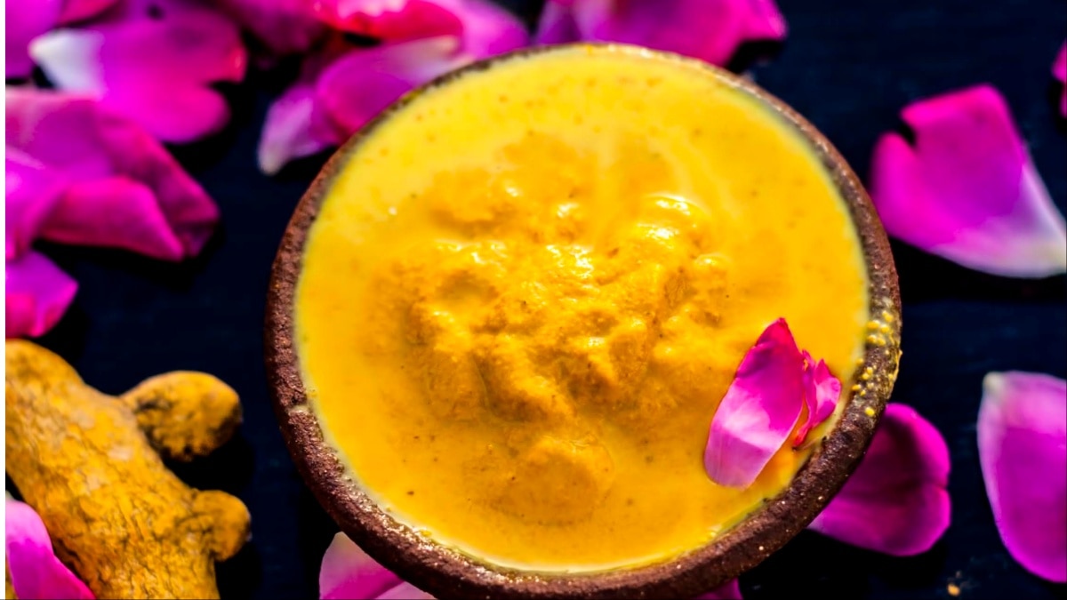 केसर और गुलाब जल का उबटन