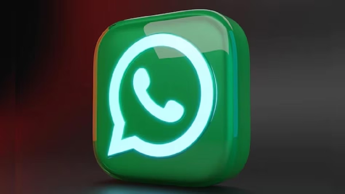 सबसे पहले WhatsApp को ओपन करें
