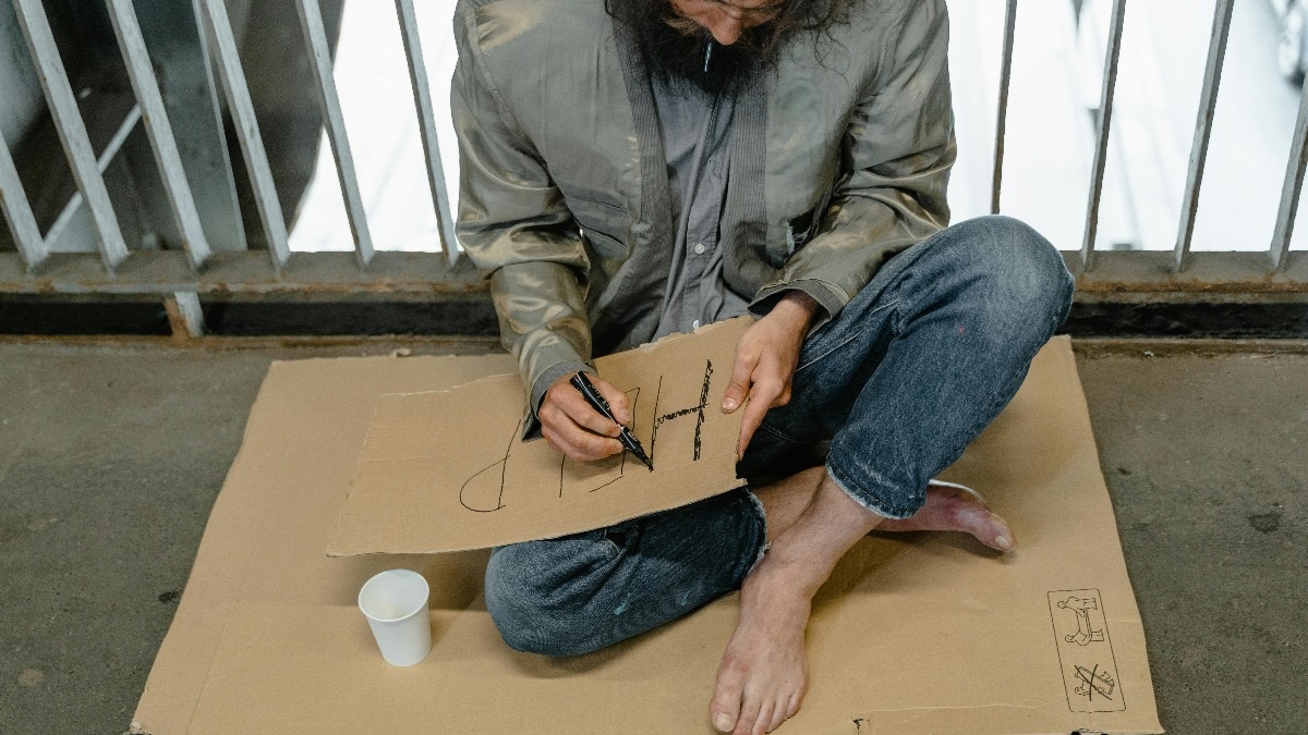 Dubai police arrest begging gang