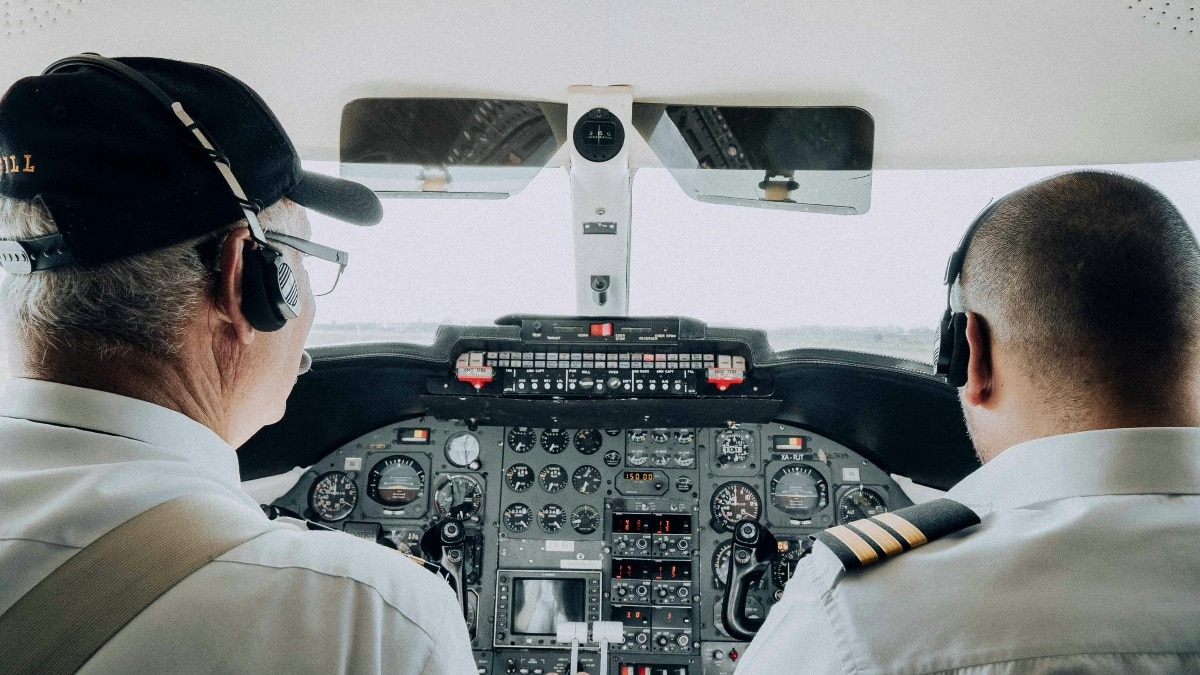 कुछ पुराने विमानों में एक खास 'रेन रिपेलेंट' सिस्टम भी होता है. (Photo: Pexels)