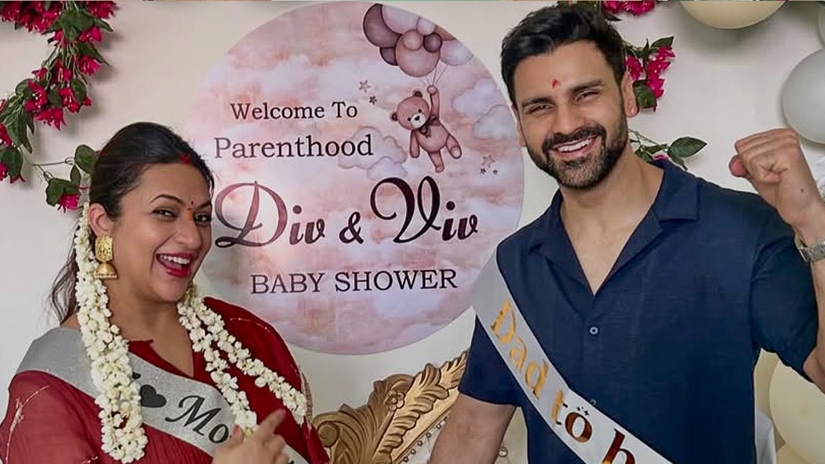 शादी के 10 साल बाद मां बनेगी एक्ट्रेस, गोदभराई में सज-धजकर फ्लॉन्ट किया बेबी बंप, चहकती आई नजर