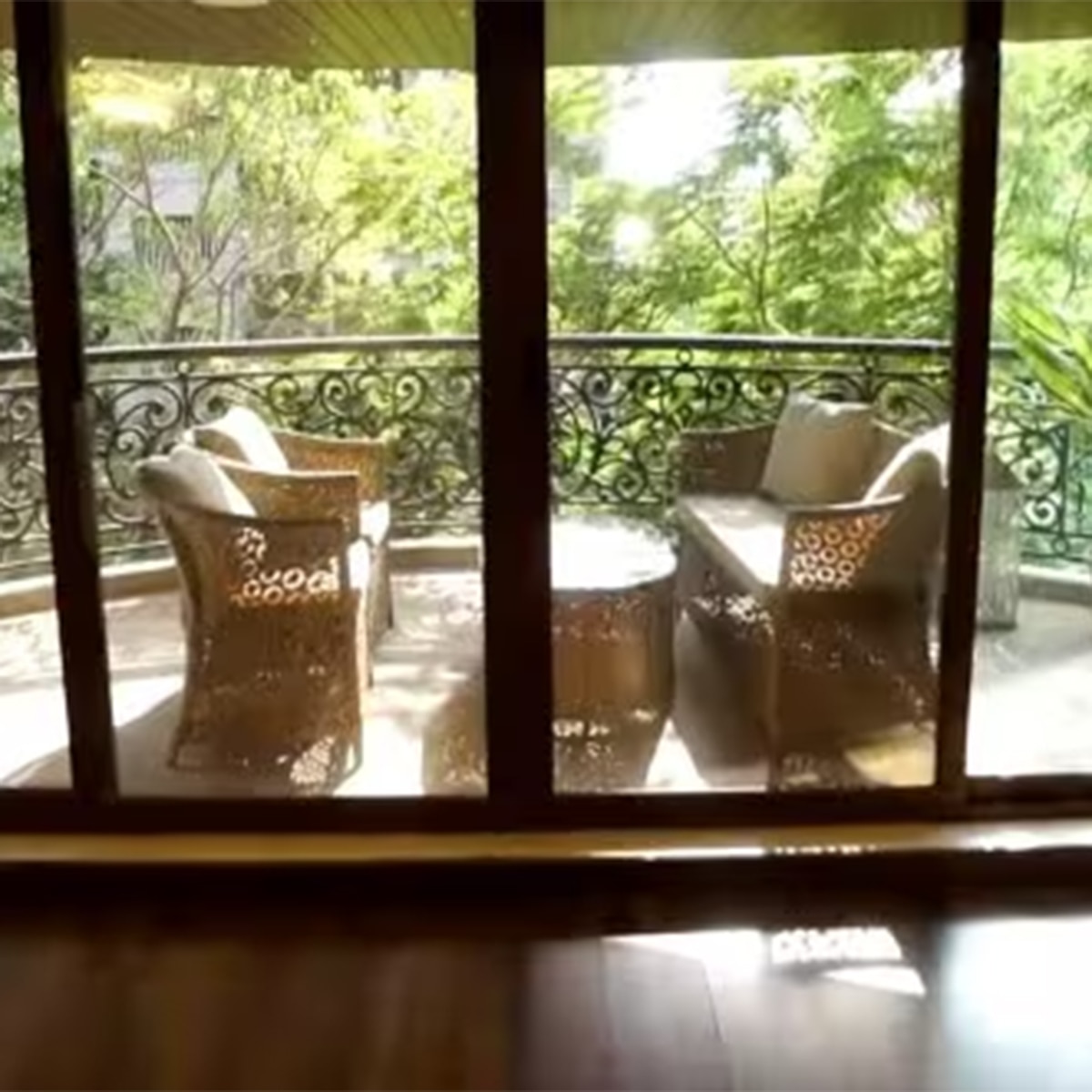 अमिषा पटेल का घर