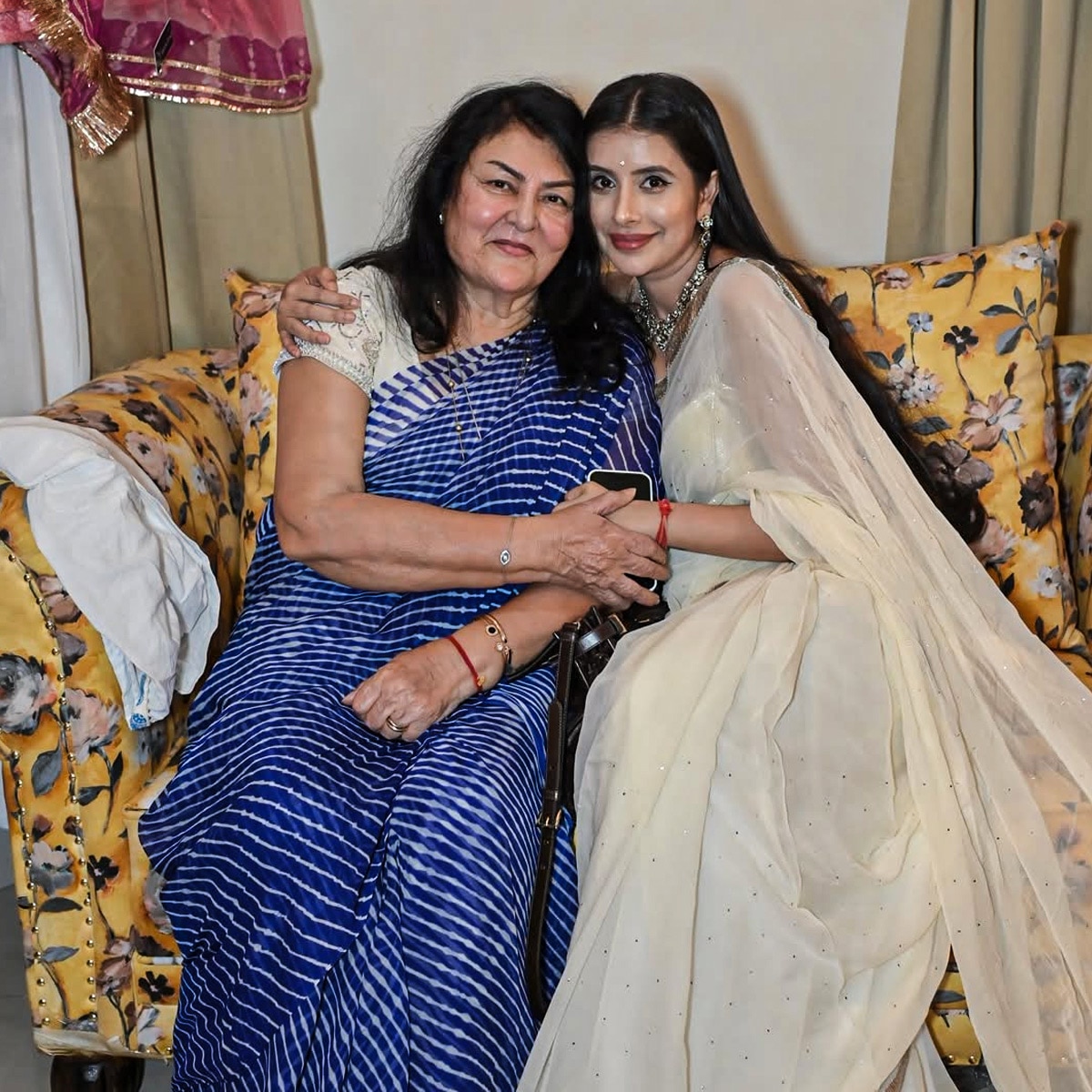 चारू असोपा