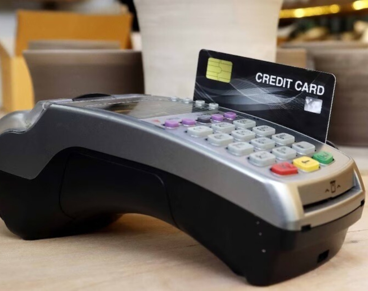 तीसरा: कंपनी से मिला कार्ड 