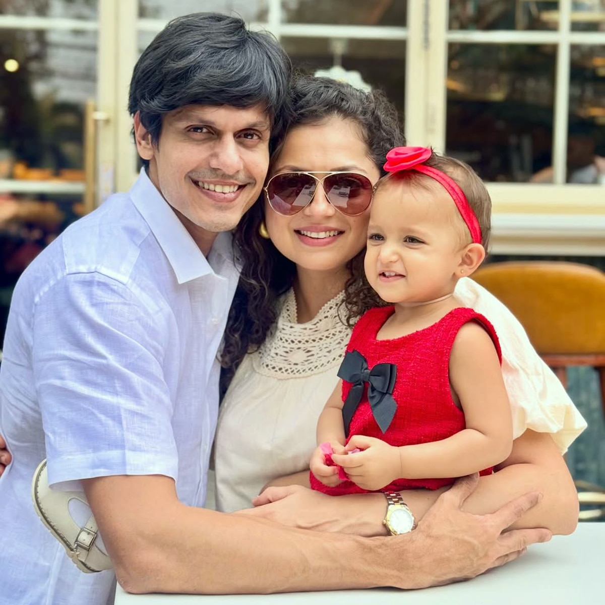 दृष्टि धामी, नीरज खेमका