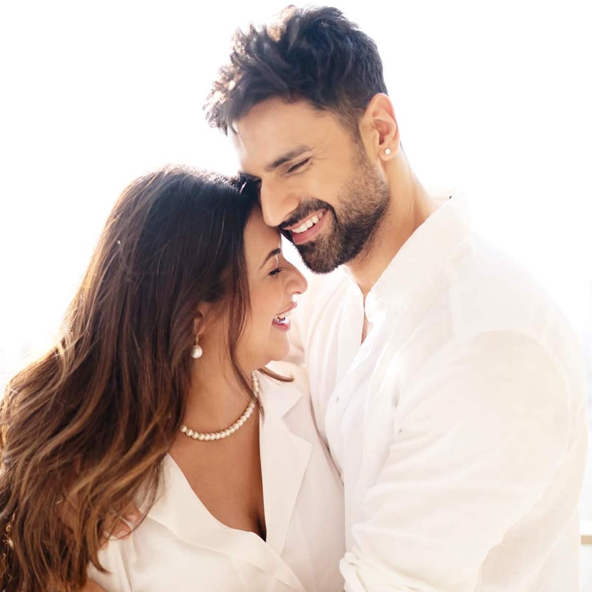 दिव्यांका को बच्चे ने पेट में मारी लात