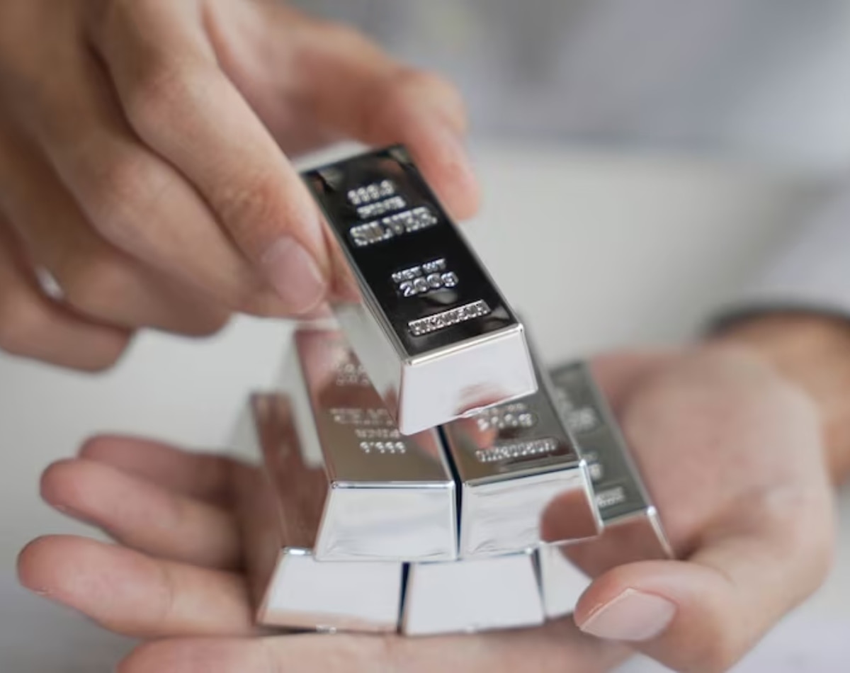 हाई से अभी भी इतनी सस्ती चांदी 