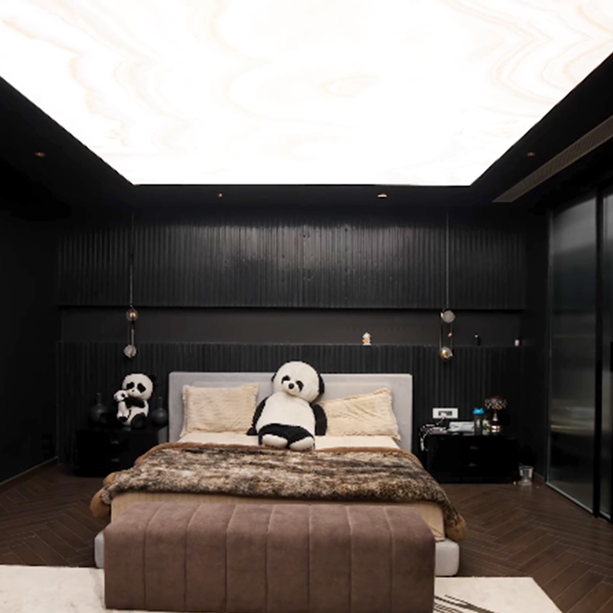 अभिषेक मल्हान हाउस