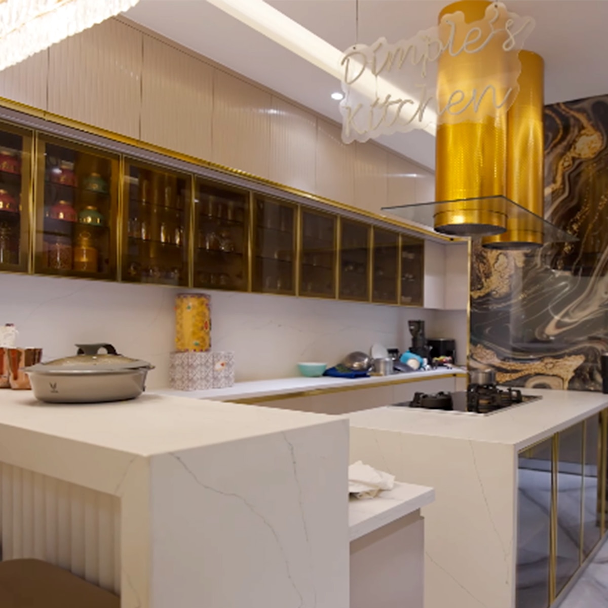 अभिषेक मल्हान हाउस