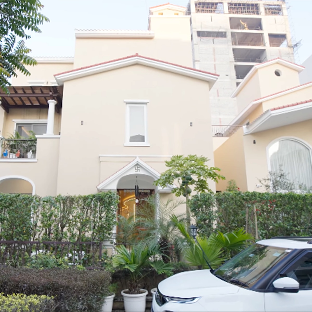 अभिषेक मल्हान हाउस