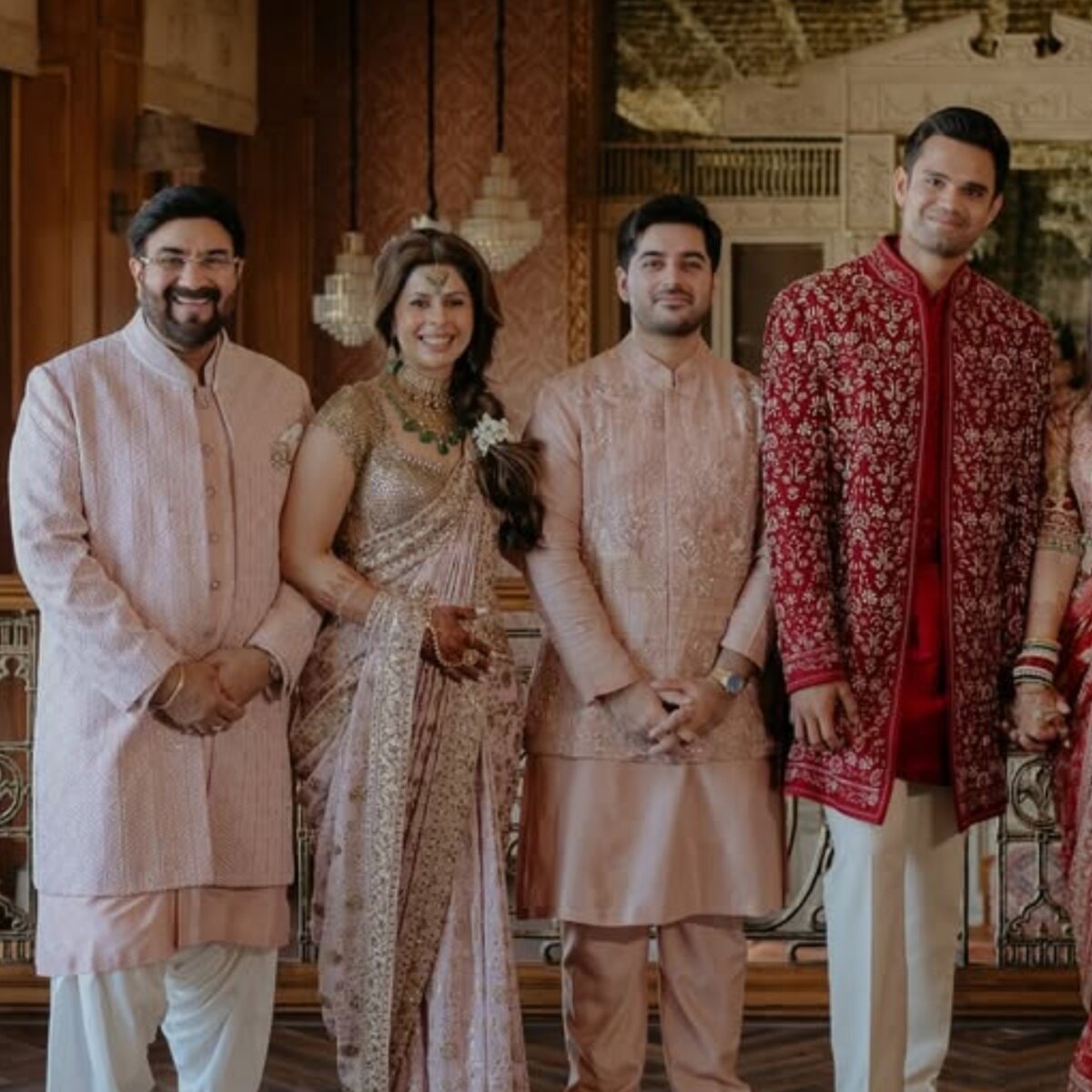 चंडोक फैमिली