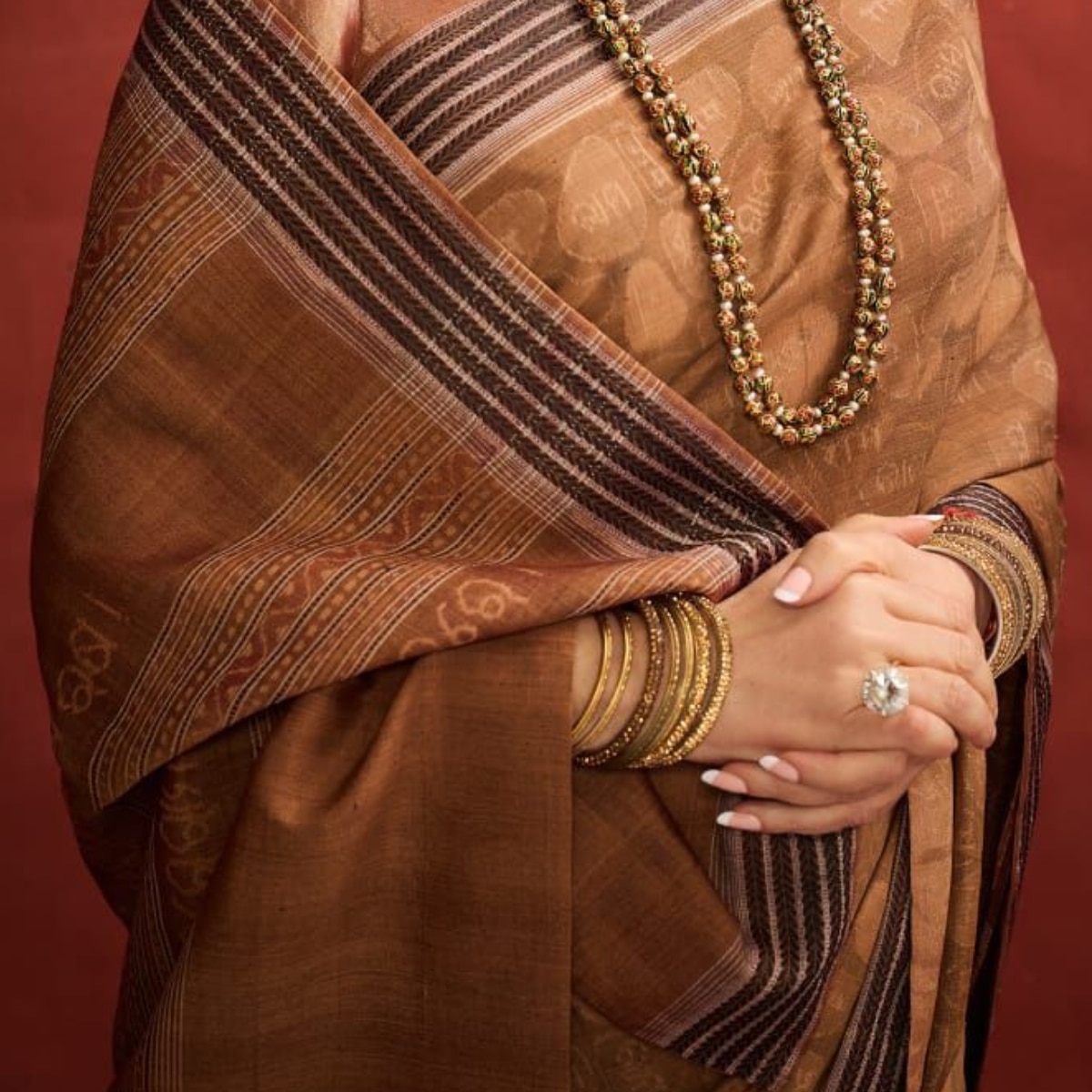 नीता अंबानी ने पहनी राम नाम लिखी साड़ी. (Photo: Instagram/@nmacc.india)