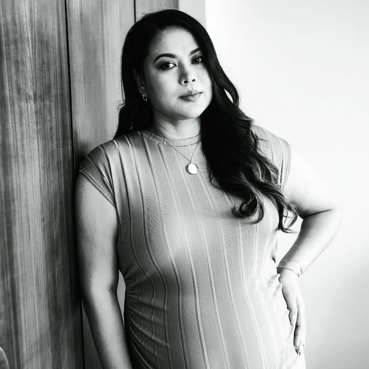 Randeep Hooda holds pregnant wife