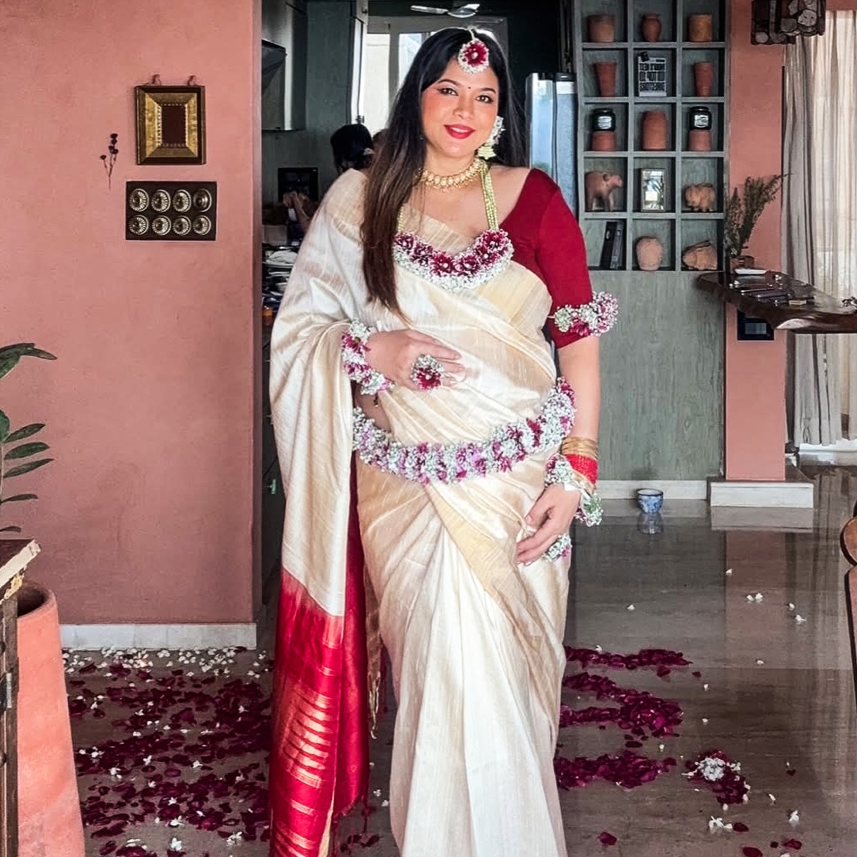 Randeep holds pregnant wife