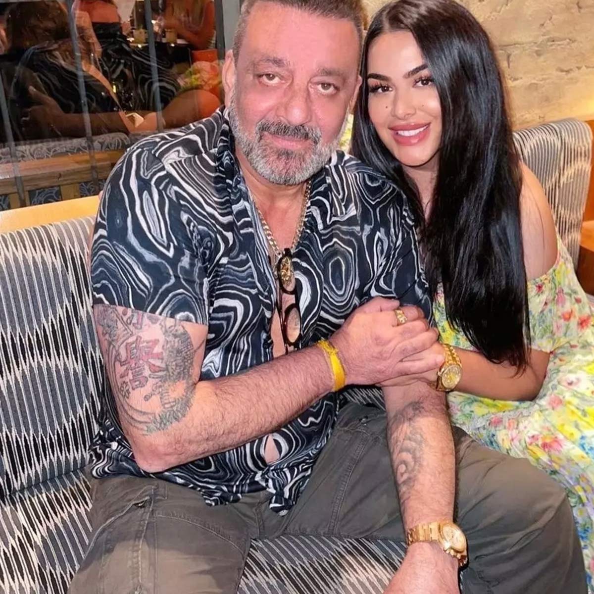 लाइमलाइट से दूर रहती हैं संजय दत्त की बड़ी बेटी