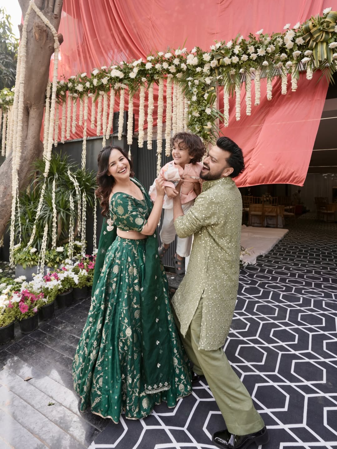 Abhishek Malhan sister