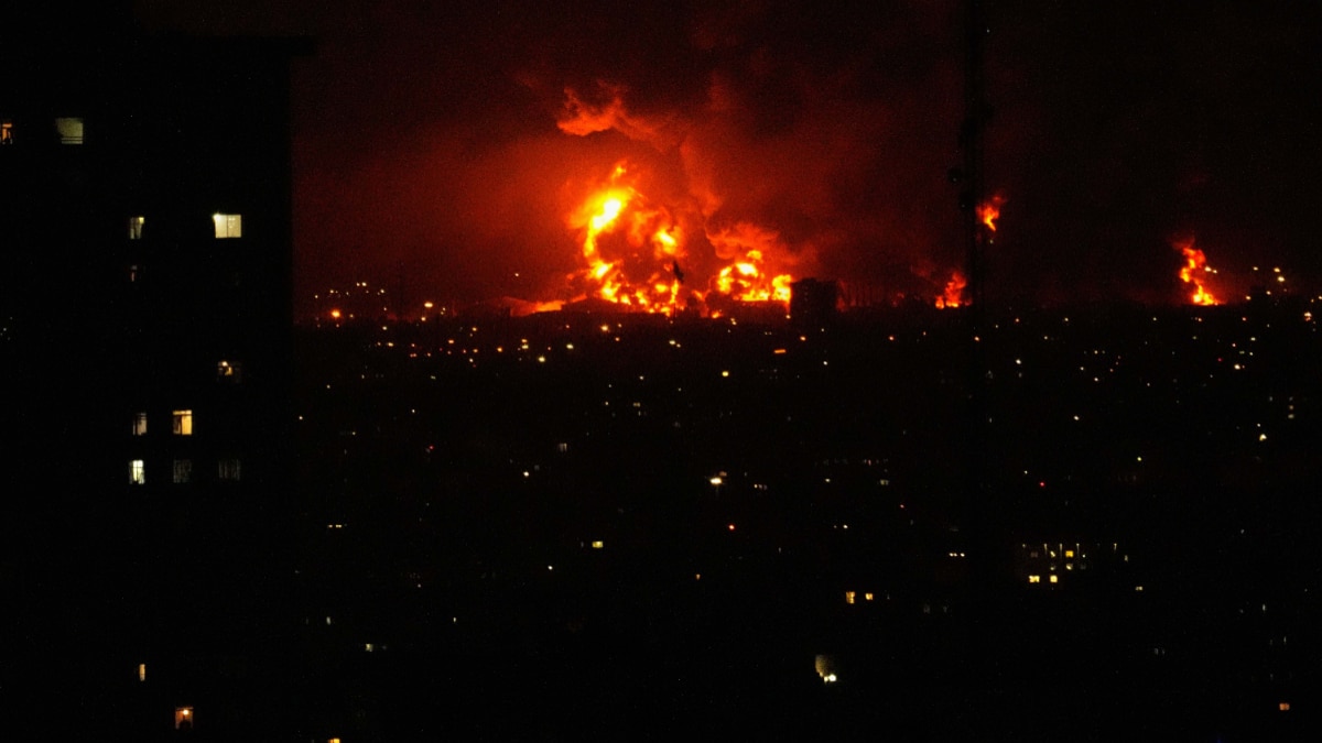 लोगों की आंखों और गले में जलन