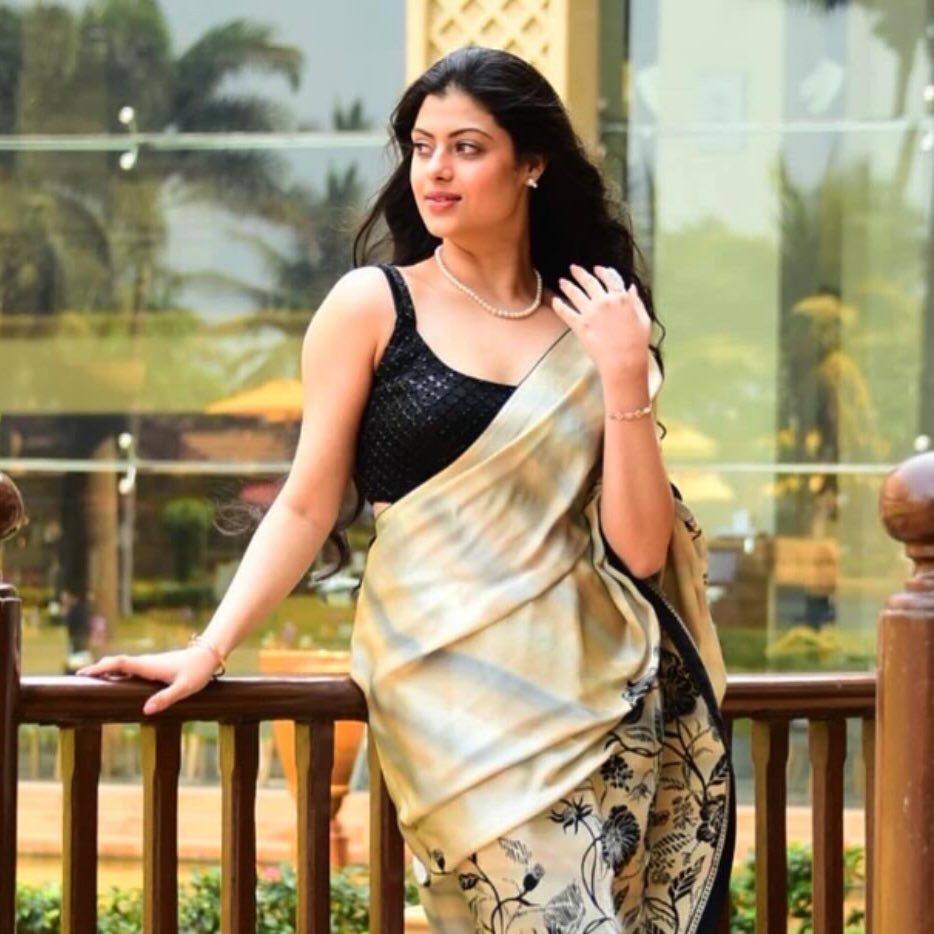 Asha bhosle grand daughter zanai bhosle fashion sence