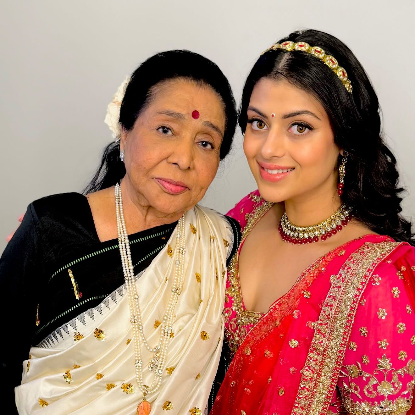 Asha bhosle grand daughter zanai bhosle fashion sence