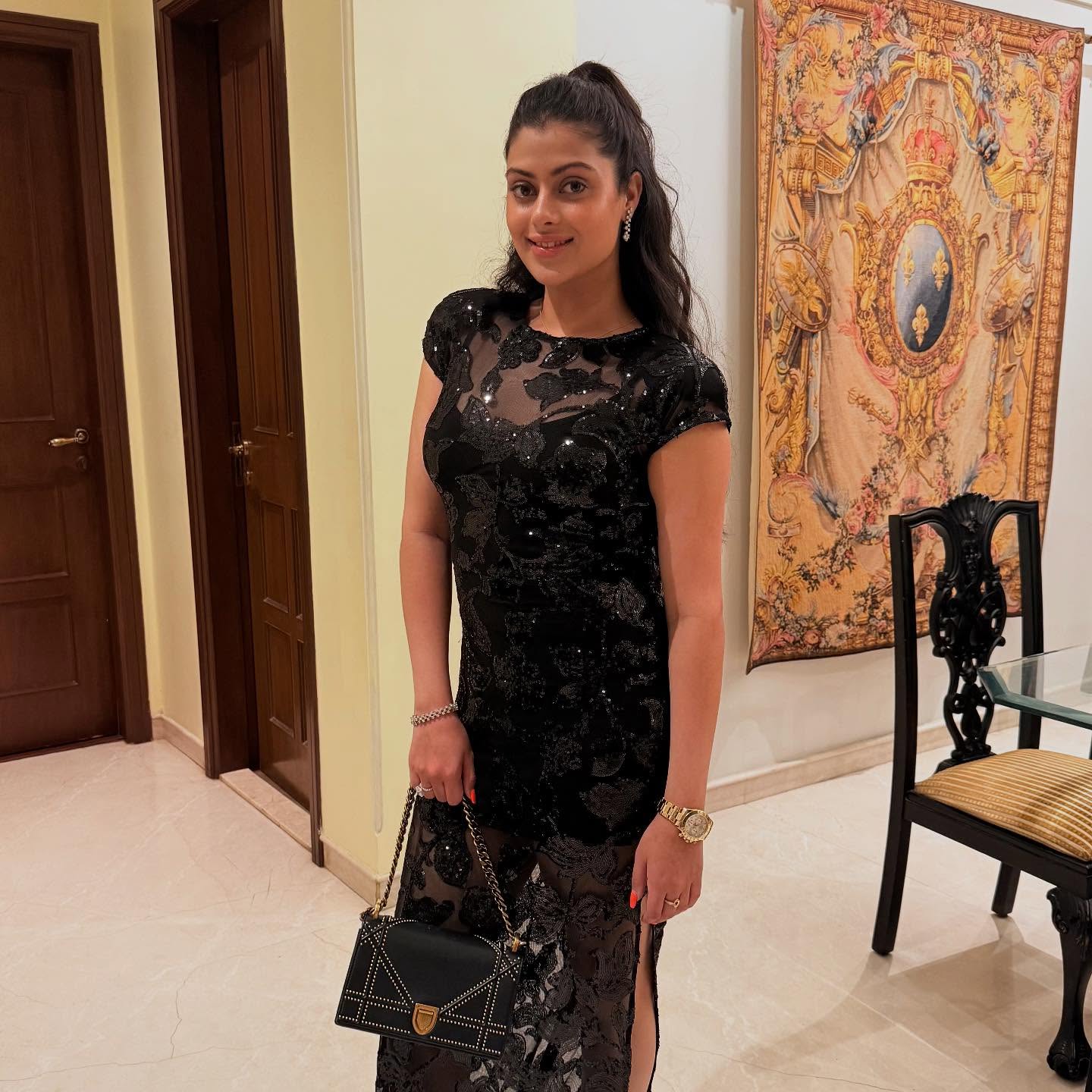 Asha bhosle grand daughter zanai bhosle fashion sence