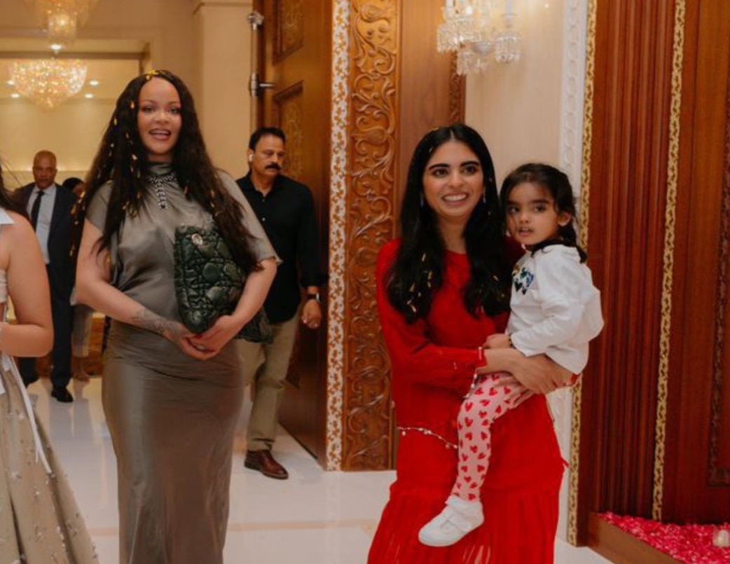 Rihanna antilia visit