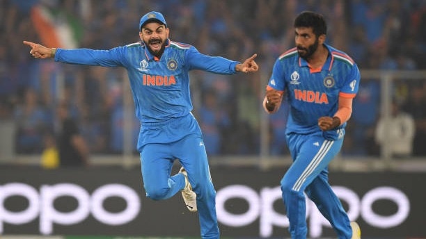 Virat Kohli and Jasprit Bumrah (R) of India