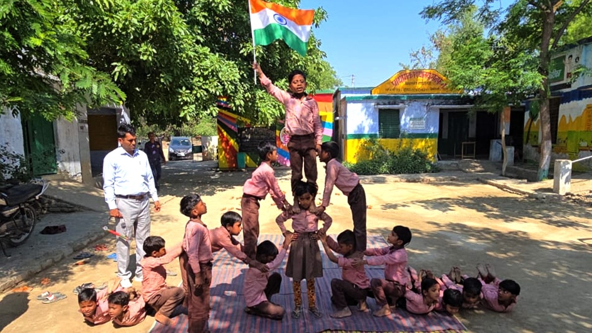 हरदोई का सनफरा स्कूल बना मिसाल (Photo:aajtak.in)