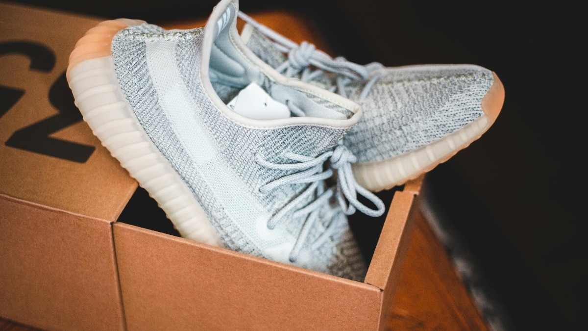  यह छोटी सी चीज आपके जूतों को लंबे समय तक खराब होने से बचाने में बड़ी भूमिका निभाती है. ( Photo: Pexels)