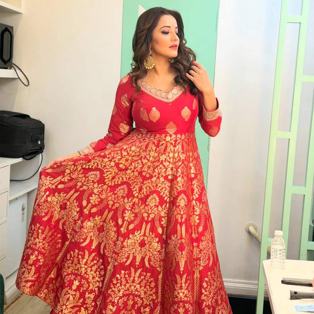 करोड़ों के घर में रहती हैं मोनालिसा