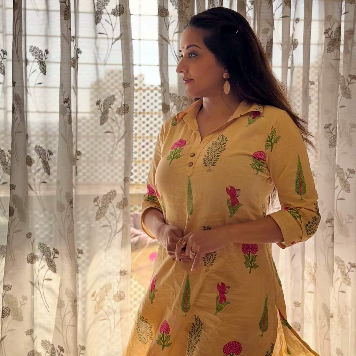 करोड़ों के घर में रहती हैं मोनालिसा