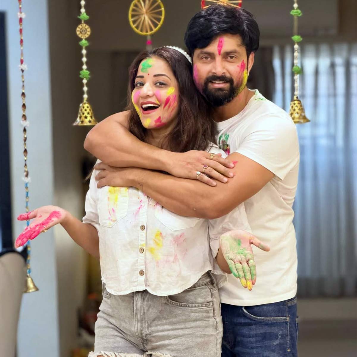 करोड़ों के घर में रहती हैं मोनालिसा