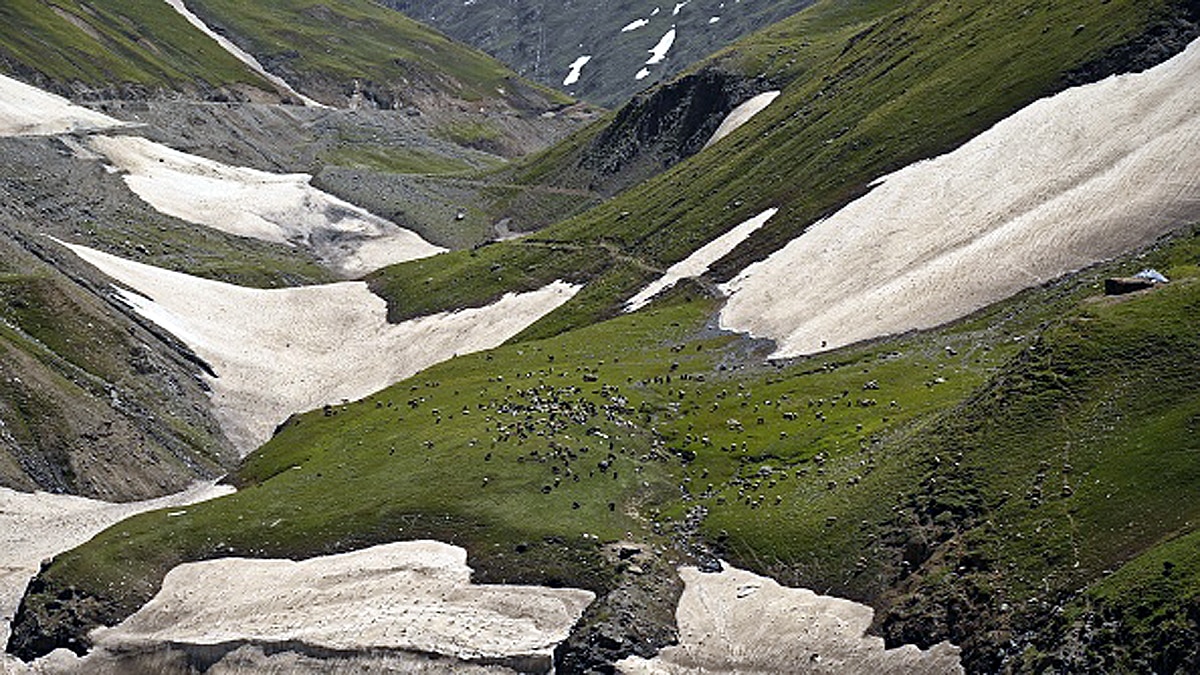 Himalaya snow deficit