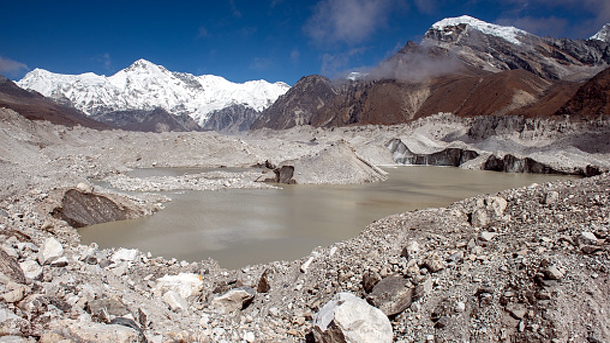 Himalaya snow deficit
