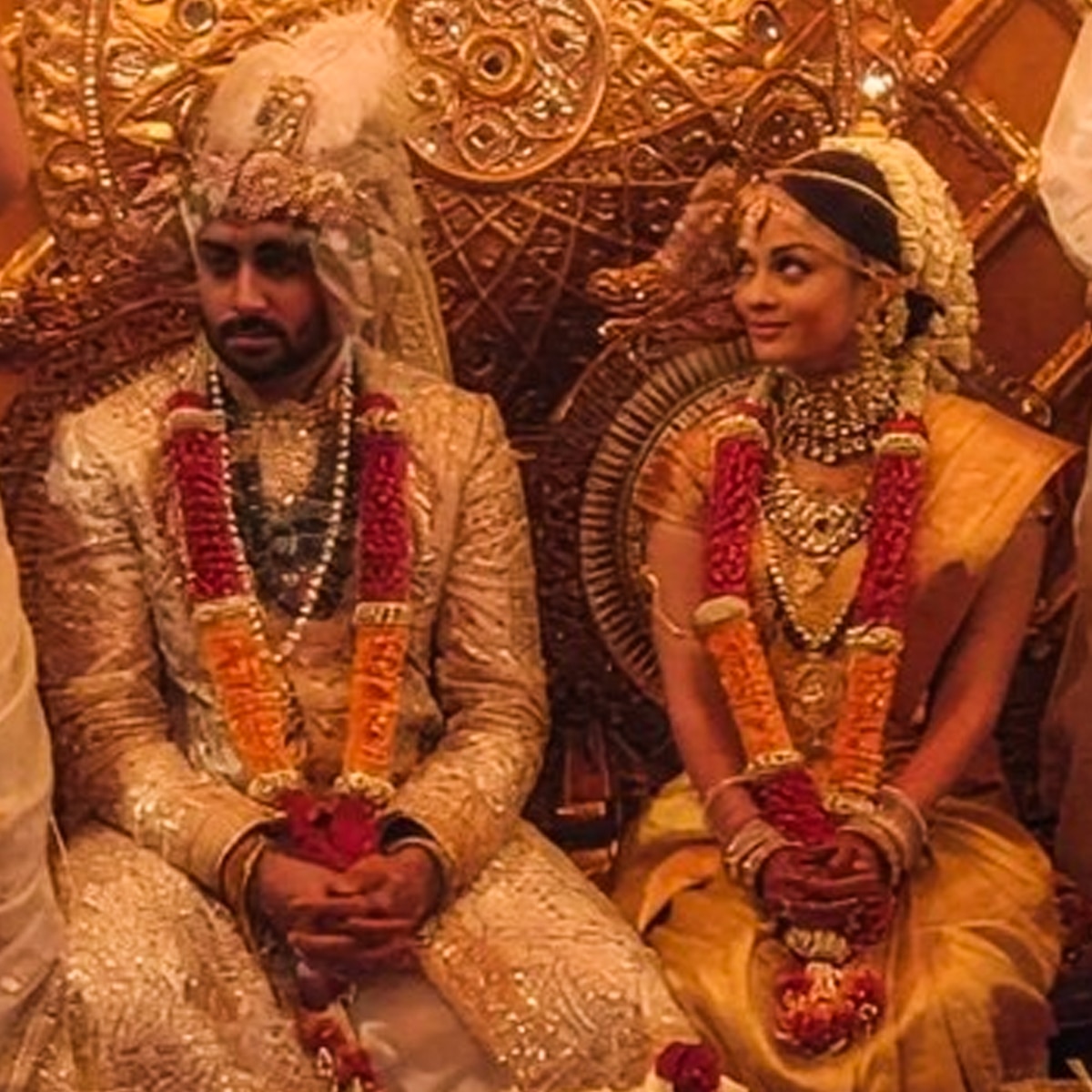 सोने की कांजीवरम साड़ी में दुल्हन बनीं ऐश्वर्या राय