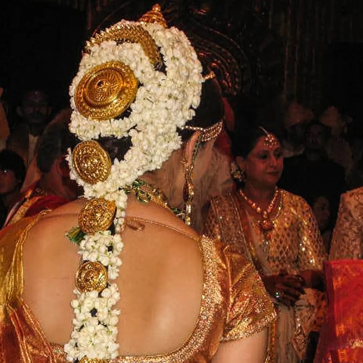 सोने की कांजीवरम साड़ी में दुल्हन बनीं ऐश्वर्या राय