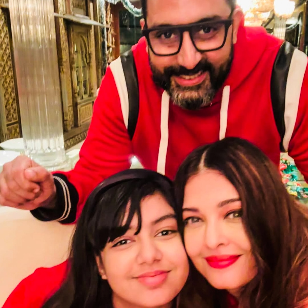 सोने की कांजीवरम साड़ी में दुल्हन बनीं ऐश्वर्या राय